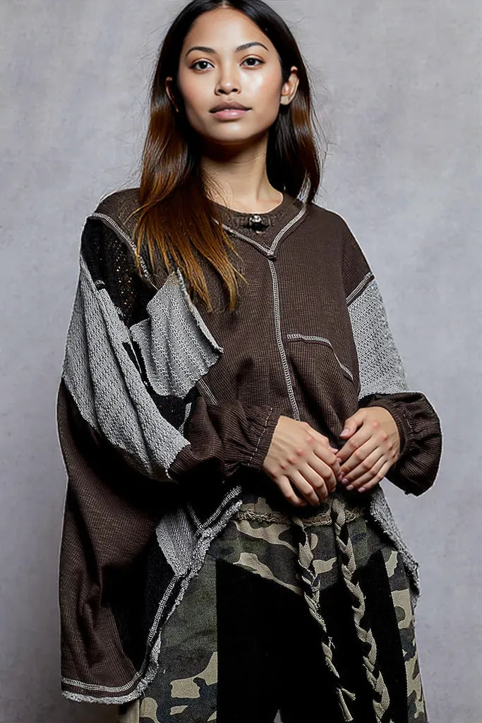 POL High-Low Hem Contrast Stitching V-Neck Top