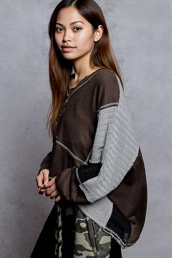 POL High-Low Hem Contrast Stitching V-Neck Top
