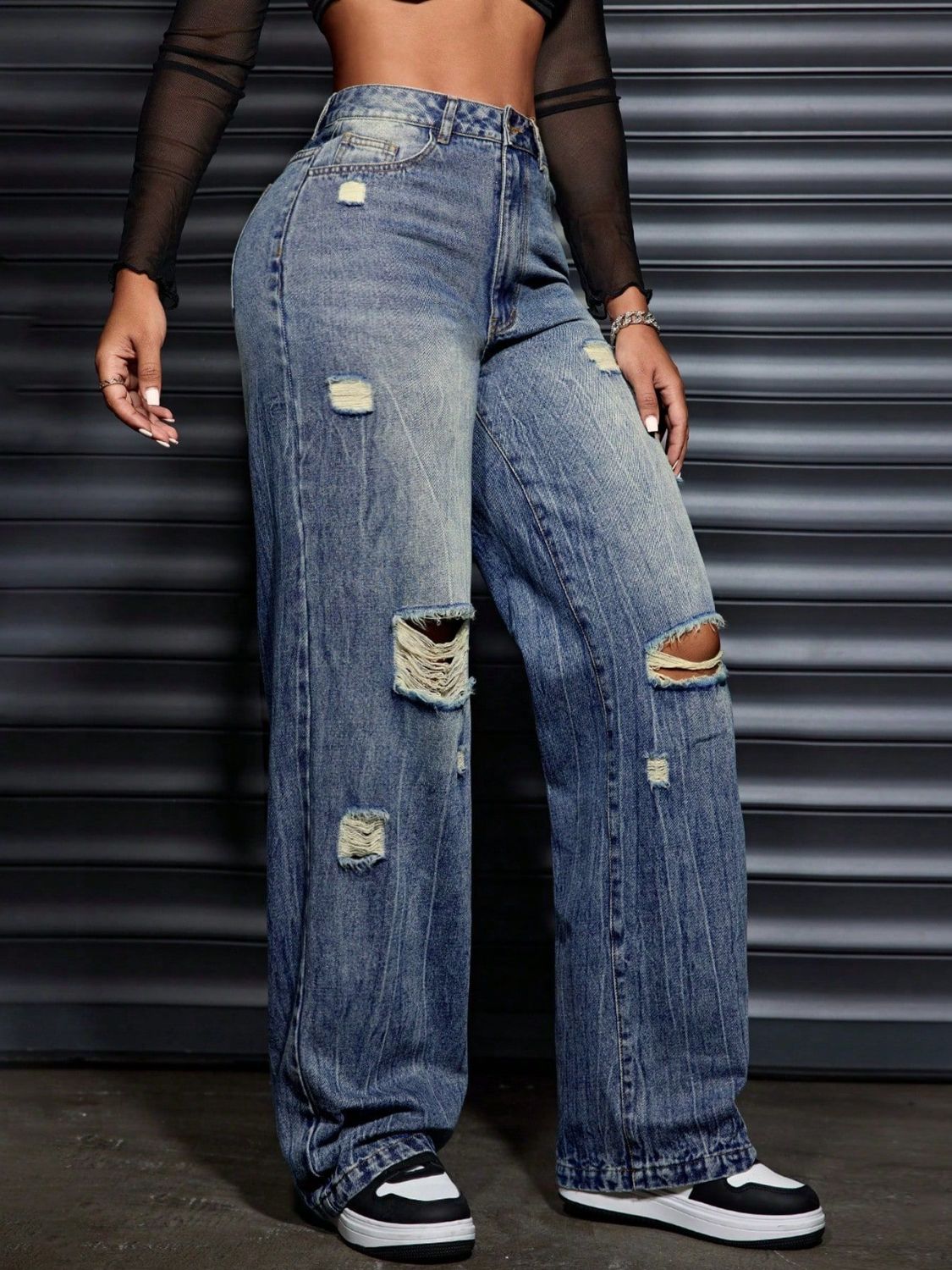 Distressed Wide Leg Jeans with Pockets