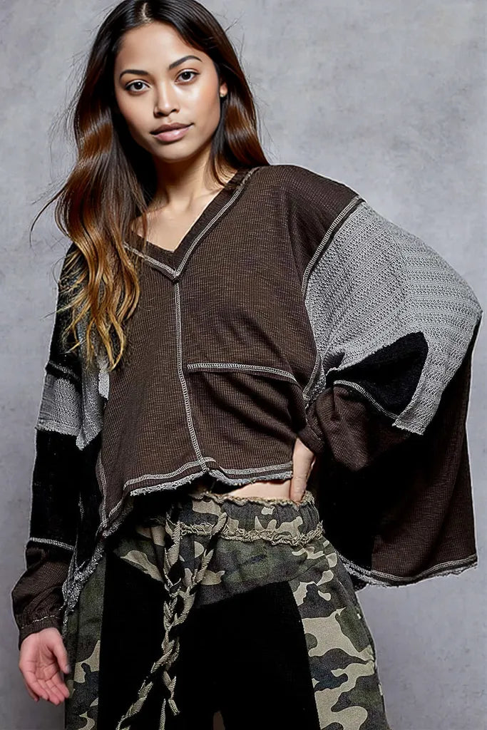POL High-Low Hem Contrast Stitching V-Neck Top Dark Gray