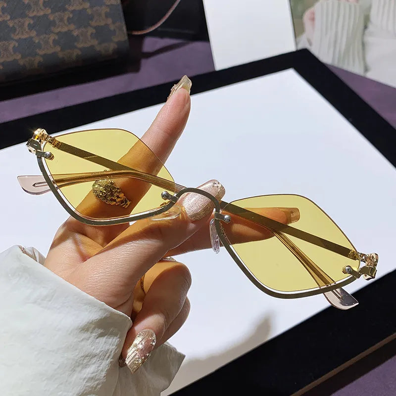 Cat Eye Sunglasses with Gold Metal Frame styleE One Size