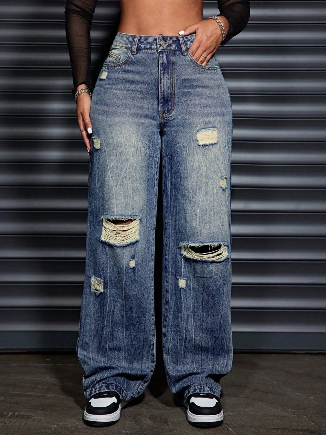 Distressed Wide Leg Jeans with Pockets