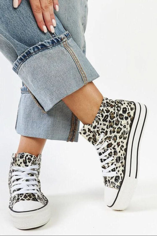High-top sneakers in leopard print with a thick sole sneakers