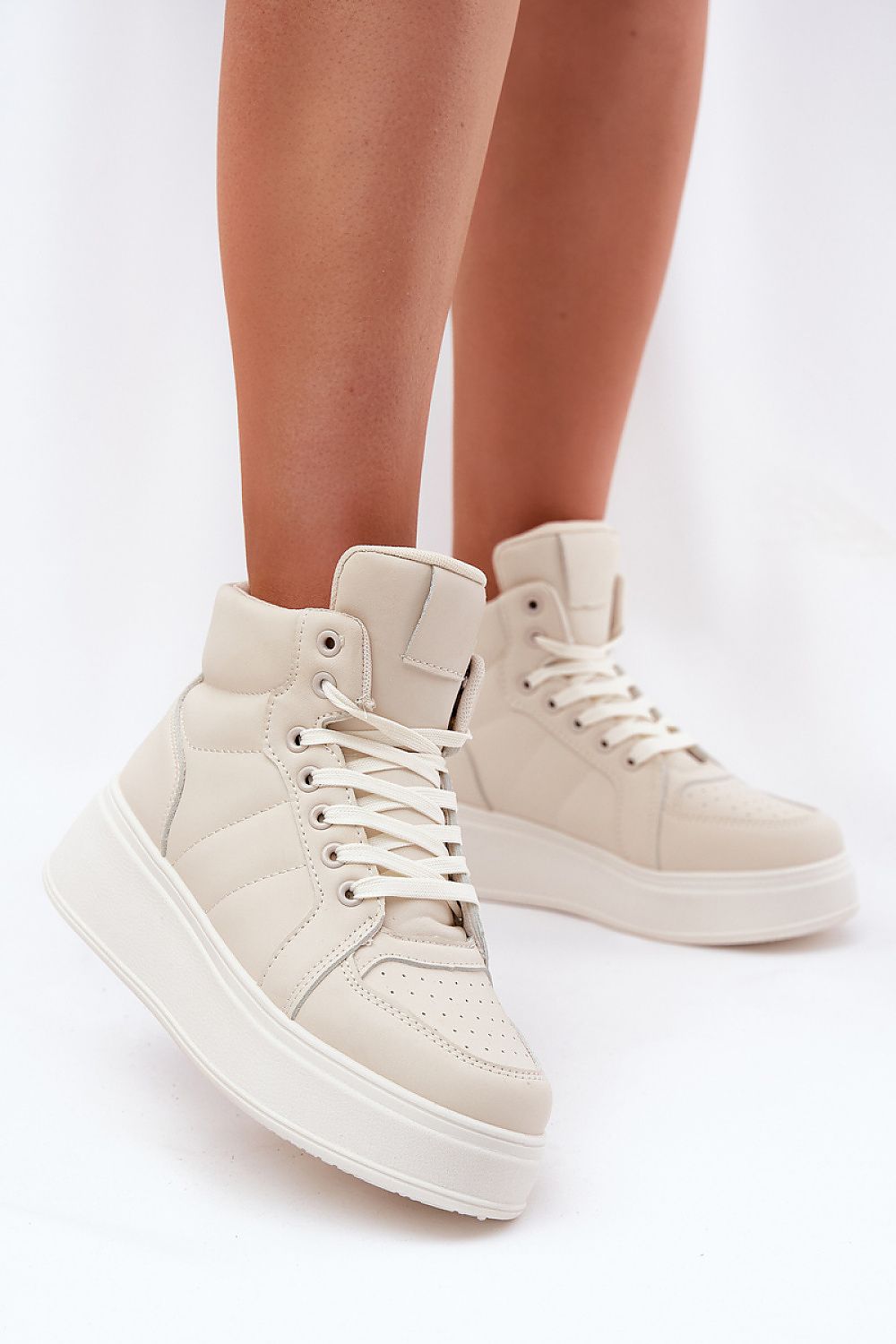 Step in style High-top women's sneakers beige