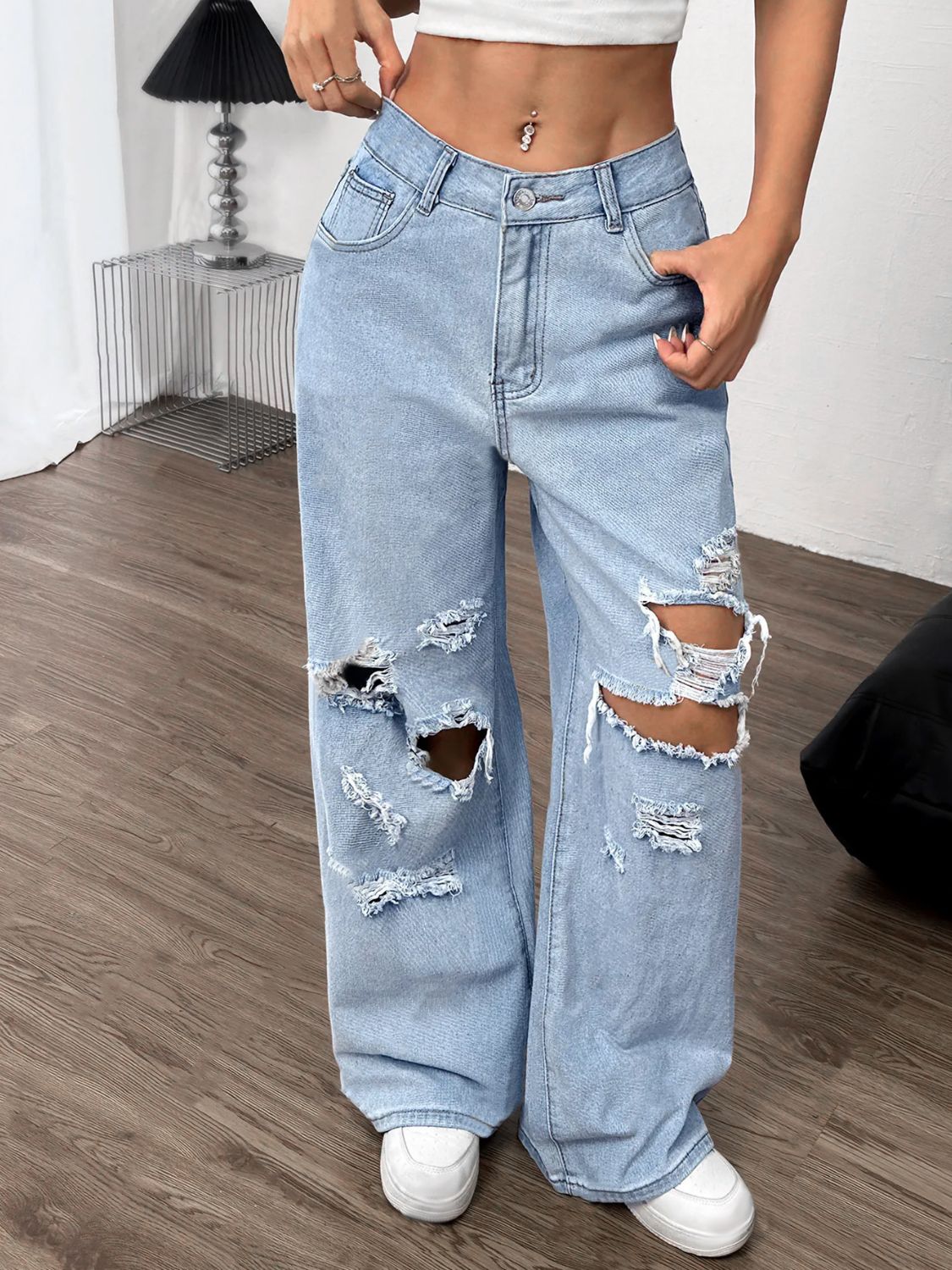 Distressed Wide Leg Jeans with Pockets Light