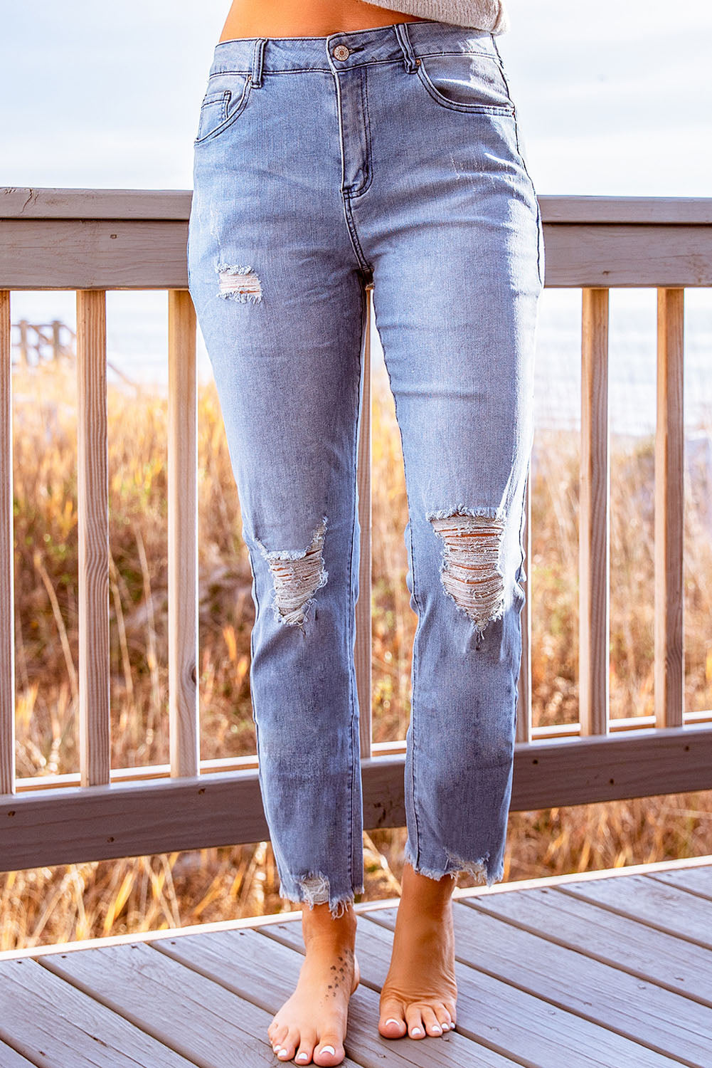 Stylish Distressed Cropped Jeans Light