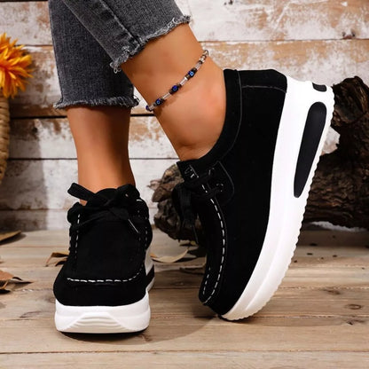 Round Toe Platform Sneakers Black