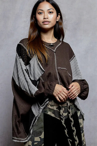 POL High-Low Hem Contrast Stitching V-Neck Top