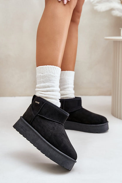Step in style: Low Snow boots black