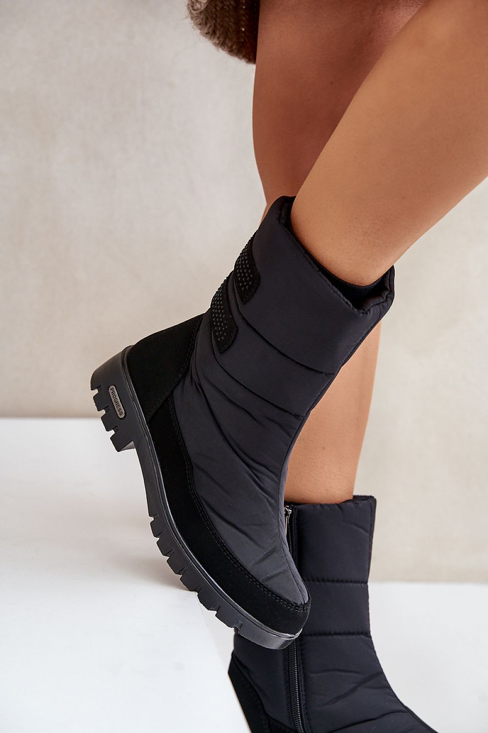 Step in style: Flat heel Snow boots