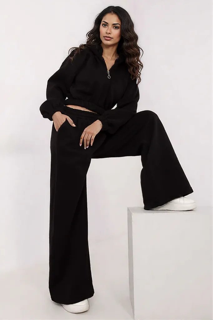 Comfortable and stylish women's tracksuit black EU one-size-fits-all | US one-size